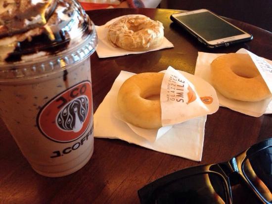 J.CO Donuts & Coffee